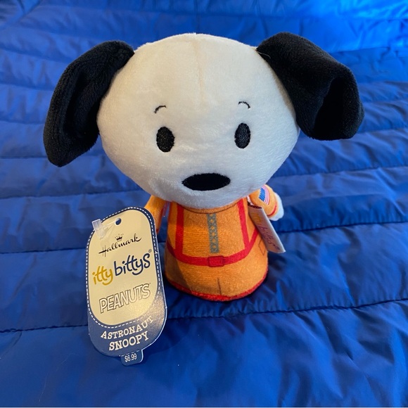 Hallmark Peanuts Snoopy Plush Set - Picture 6 of 9